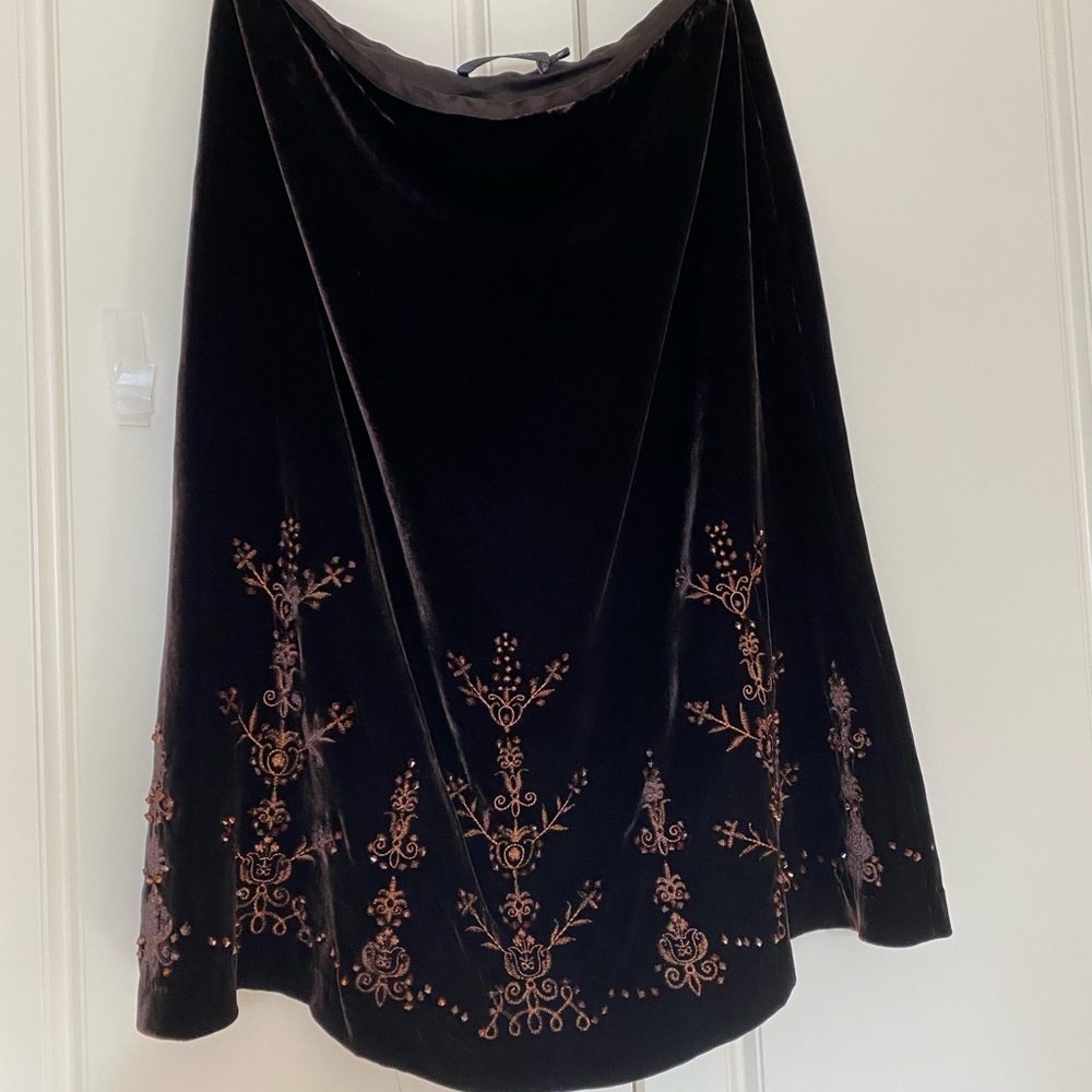 Embroidered Velvet🤎Stunning Chocolate Skirt in a Silk Blend